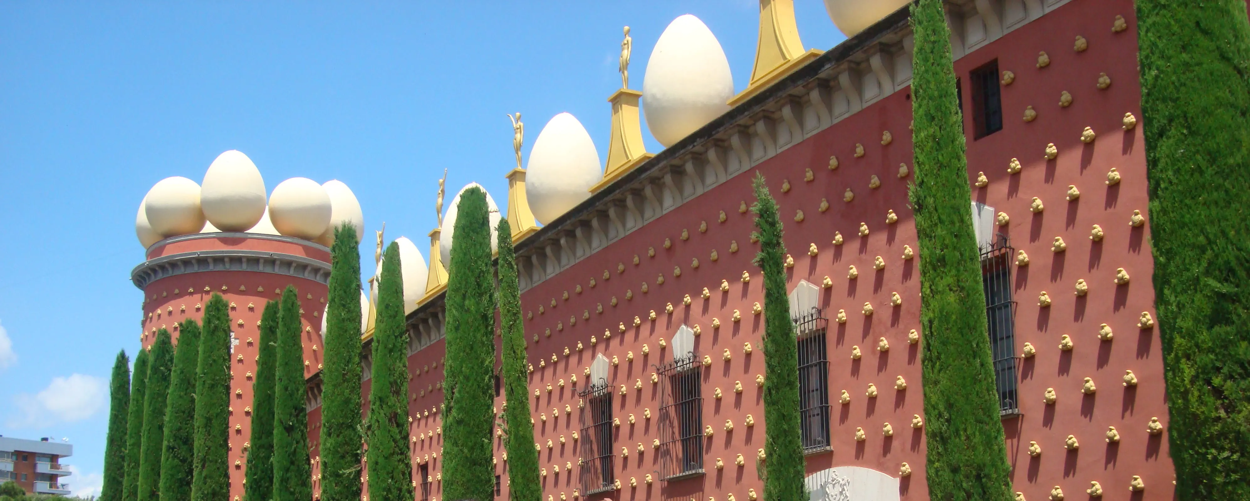 Figueres: The seat of hypnotising Dalí Theatre-Museum, the world center of surrealism 1 DSC07531 e1466423376161