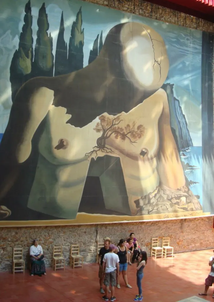 Figueres: The seat of hypnotising Dalí Theatre-Museum, the world center of surrealism 2 Dalí Theatre and Museum in Figueres