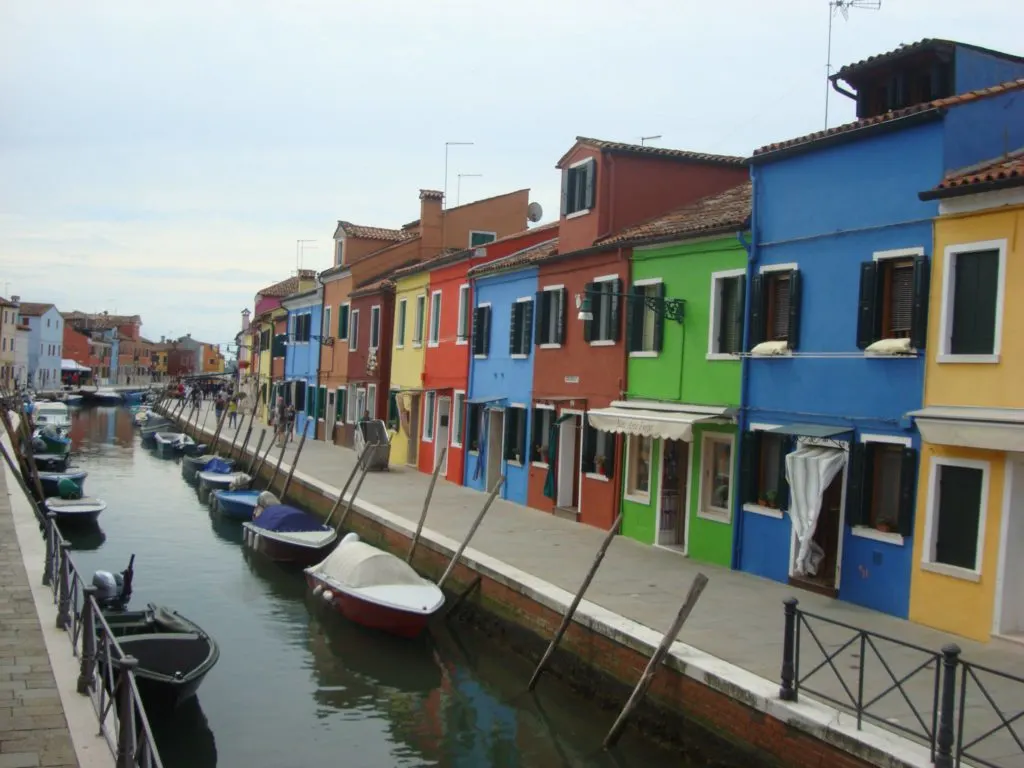 Burano: An Arty Islet in the Venetian Lagoon 3 colourful houses