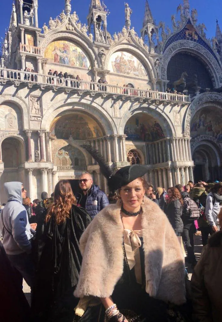 Spectacular Venice Carnival in Italy: Venetian Masks, Pastries, and Wine 20 Luxurious Venetian Carnival Masks