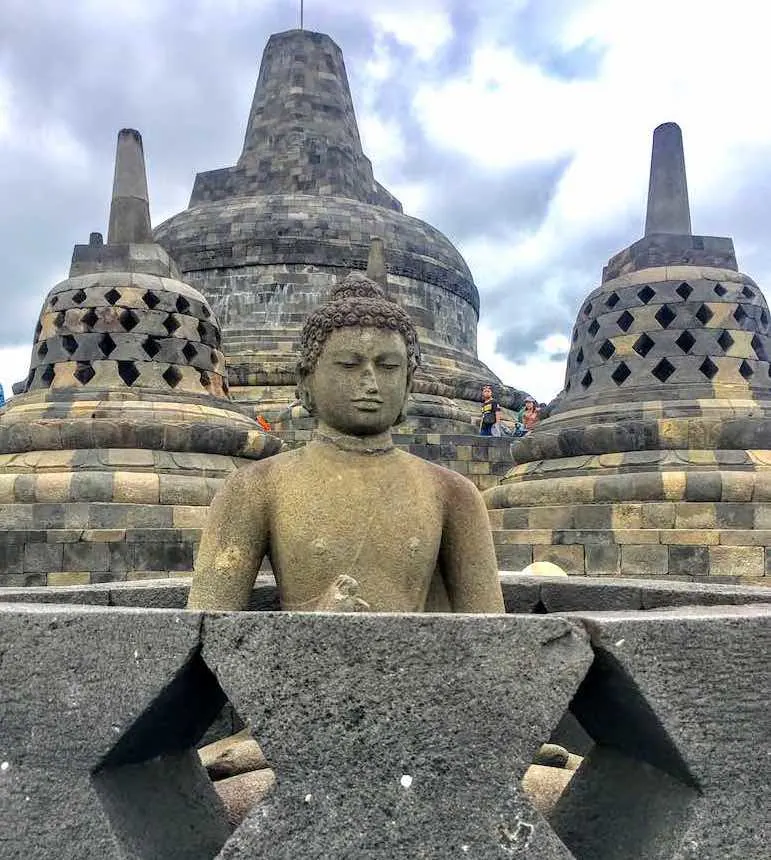 Visiting Borobudur and Prambanan: Borobudur vs Prambanan 3 Borobudur and Prambanan temples Borobudur in Java 1