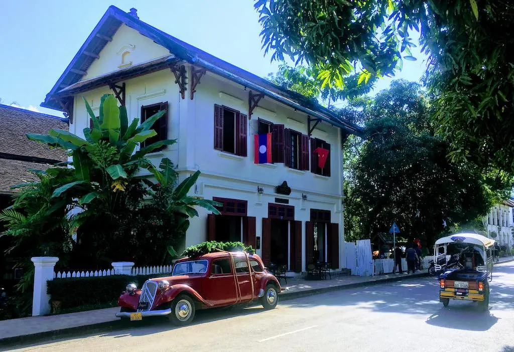 What Is Siphon Coffee and How Does Siphon Coffee Taste Like 2 Building in Luang Prabang