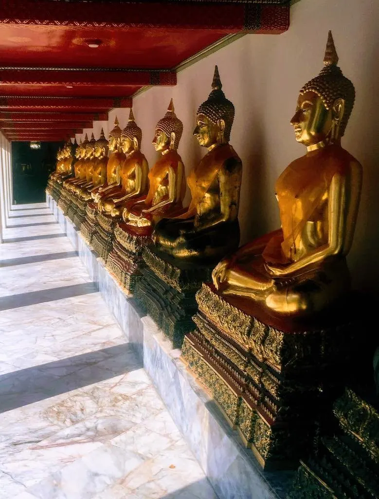 Fat Buddha: Who is the Laughing Buddha 2 Buddha statues I budda figures at Wat Pho in Bangkok on WorldTravelConnector.com