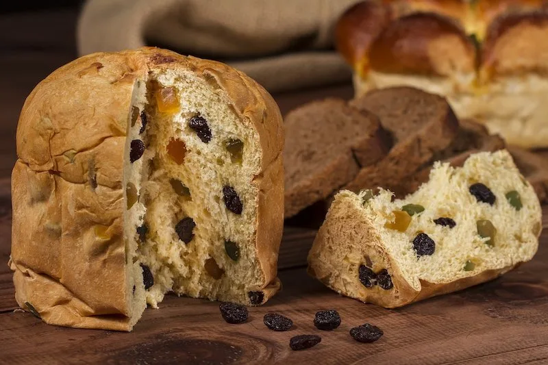 Panettone is popular sweet bread and one of the most famous traditional foods in Italy  I Best Italian Food I Traditional Italian Dishes I Top Food in Italy I Famous Italian Foods  I Most Popular Food in Italy I What To Eat in Italy I Top Italian Drinks and Dishes #Italy #Food #TraditionalItalianFood #Travel 