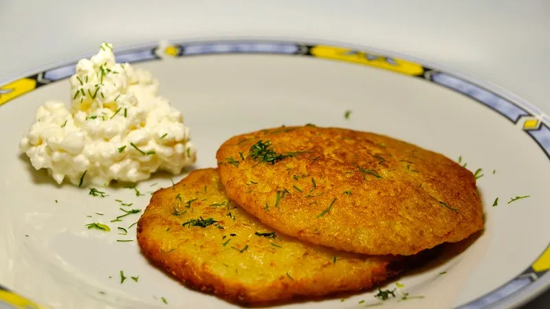 Popular Israeli food: Best Israeli dishes, Israeli desserts, and Israeli drinks (2023) 24 Latkes are popular food in Israel