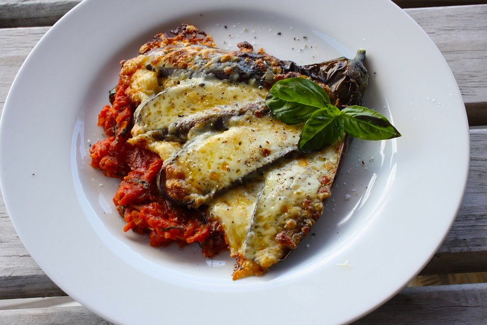 Melanzane alla Parmigiana is famous Italian dish   I Best Italian Food I Traditional Italian Dishes I Top Food in Italy I Famous Italian Foods  I Most Popular Food in Italy I What To Eat in Italy I Top Italian Drinks and Dishes #Italy #Food #TraditionalItalianFood #Travel 