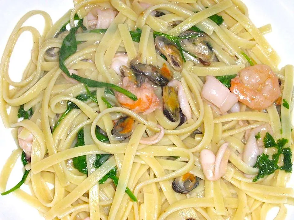 Fettuccine are traditional foods in Italy  I Best Italian Food I Traditional Italian Dishes I Top Food in Italy I Famous Italian Foods  I Most Popular Food in Italy I What To Eat in Italy I Top Italian Drinks and Dishes #Italy #Food #TraditionalItalianFood #Travel 