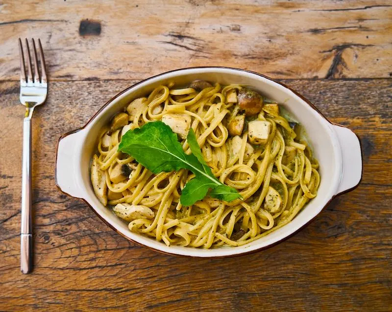 Linguine pasta dishes are famous foods in Italy