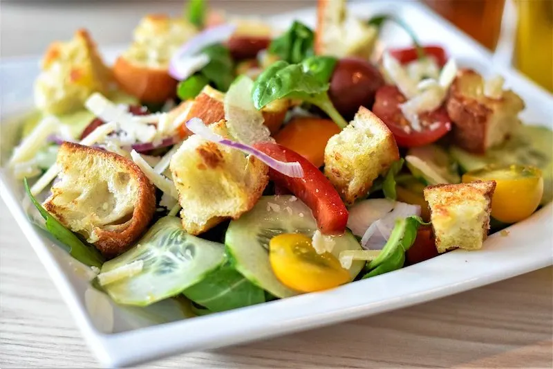 Panzanella salad is one of teh top traditional Tuscan food in Tuscany 
