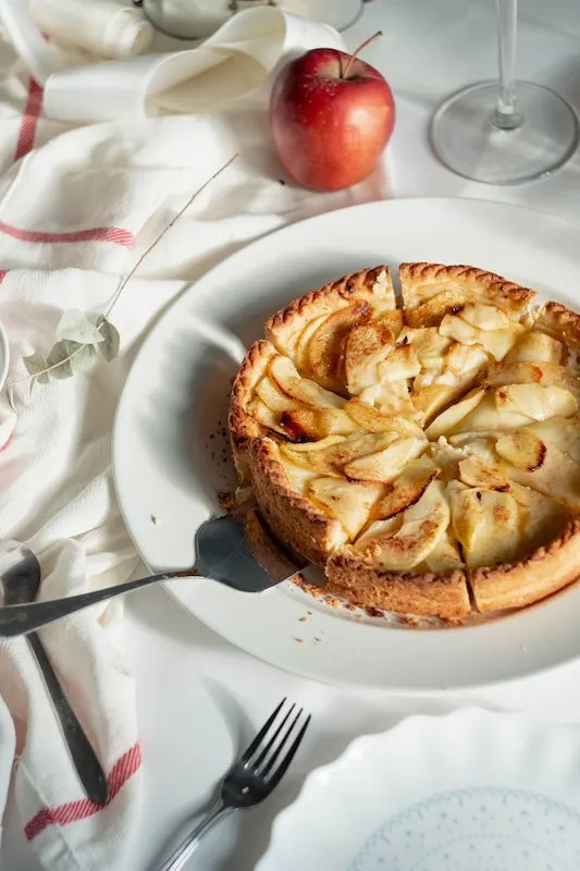 Apple pie is one of the most famous British dishes