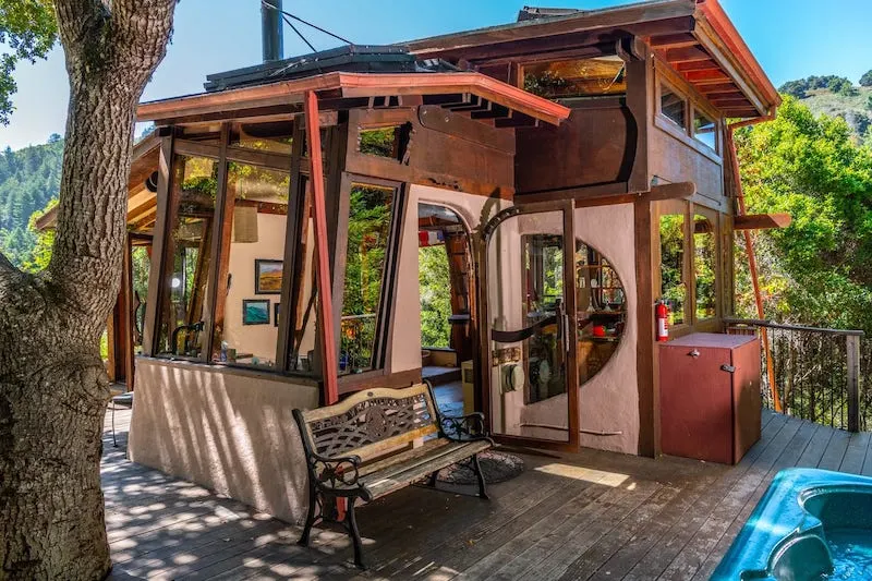 The Ultimate Guide to the Best Glamping in California 38 This image has an empty alt attribute; its file name is Dream-hous-airbnb-in-Big-Sur-.jpg