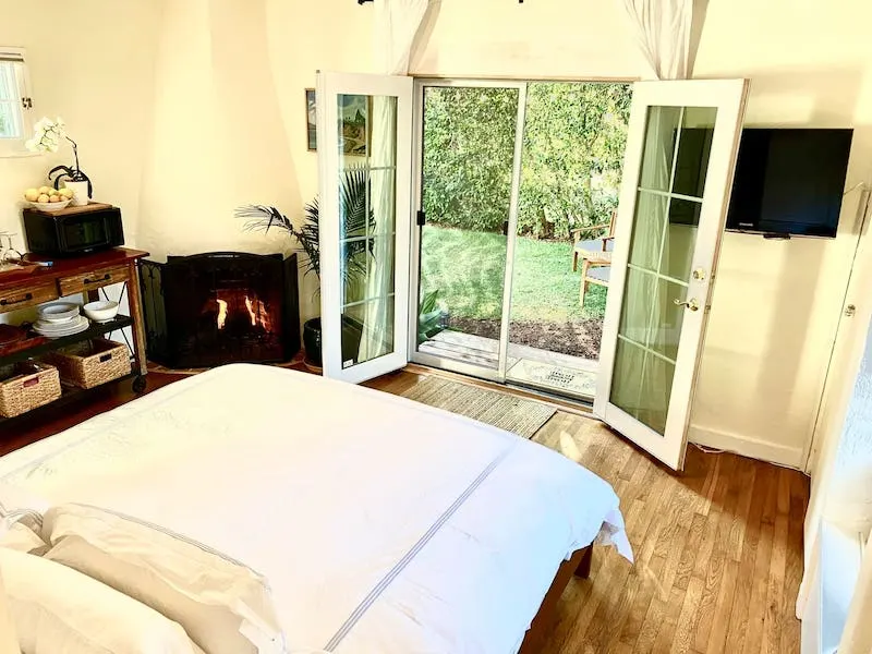 20 Absolutely Best Airbnbs In Santa Barbara 25 Charming casita from 1926 is the most pet-friendly airbnb in Santa Barbara