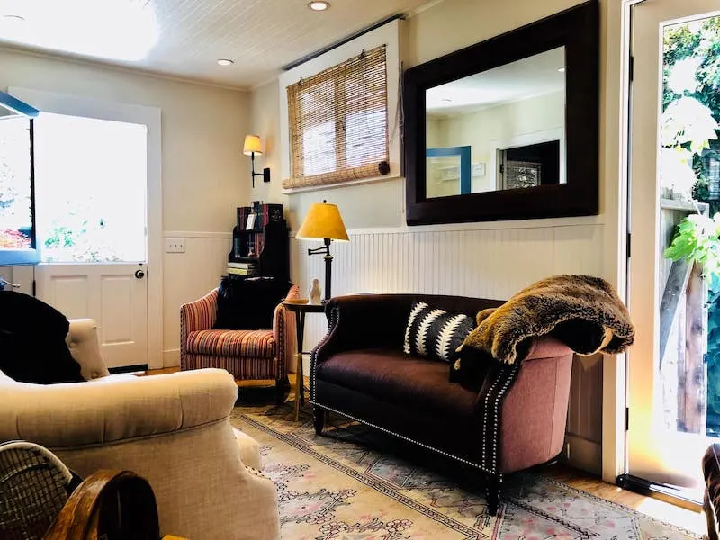 20 Absolutely Best Airbnbs In Santa Barbara 49 small living room