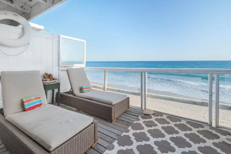 20 Absolutely Best Rentals and Airbnbs in Malibu 12 this beachfront bungalow is one of the best airbnbs in Malibu