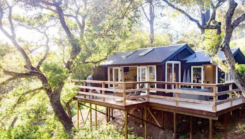 10 Best Big Sur Glamping Sites: Big Sur Yurts, Tents, Treehouses, Cabins & Trailers 7 This treehouse is one of the best Big Sur glamping rentals