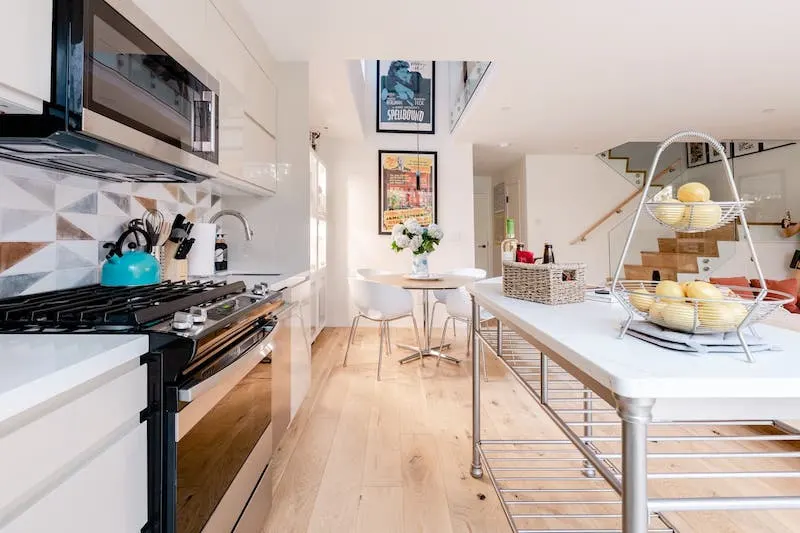 15 Absolutely Best Airbnbs in San Francisco 27 This apt in Nob Hill is one of the coolest airbnbs in San Francisco