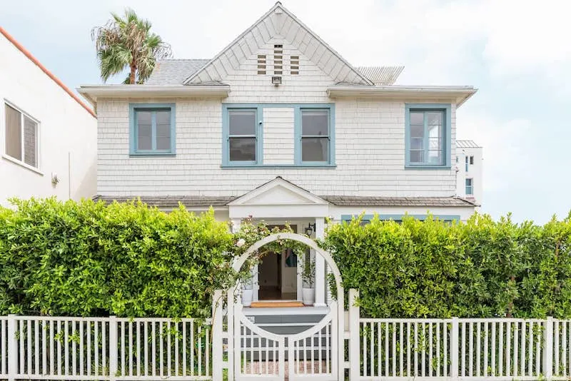 This beach house is one o f the best airbnbs in Santa Monica