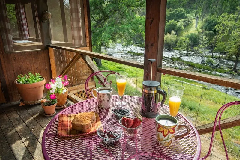 20 Absolutely Best Airbnbs in Yosemite 2 This cabin is one of the best Airbnbs in Yosemite