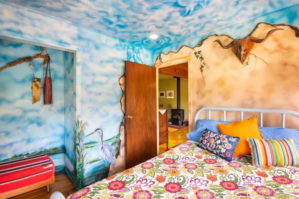 13 Sites For Spectacular Glamping in Yosemite 11 This Airbnb cabin in Ahwahnee is one of the best airbnbs in Yosemite