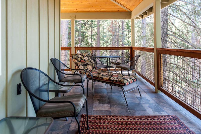 This house is one of the best airbnbs in Yosemite