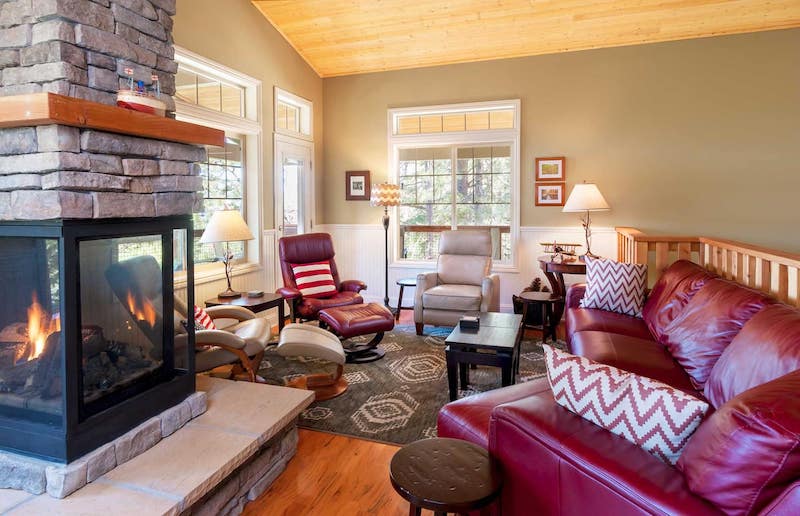 This house is one of the best airbnbs in Yosemite
