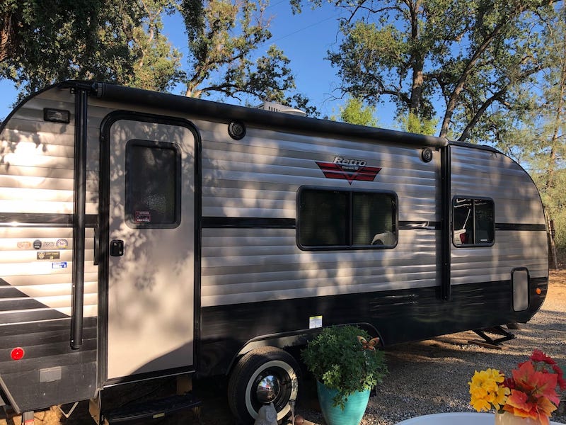 Retro Airbnb camper in Yosemite is one of the best airbnbs in Yosemite 