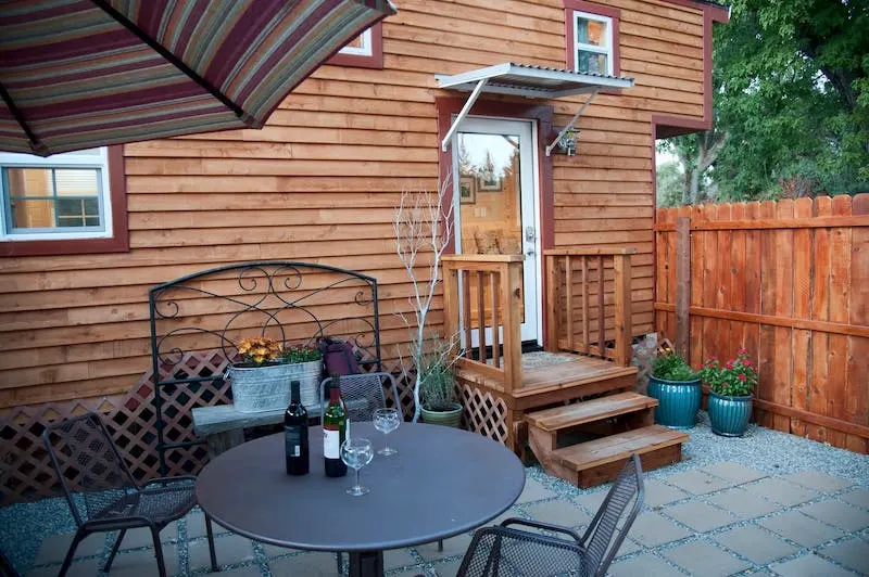 This patio belongs to one of the best airbnbs in Yosemite 