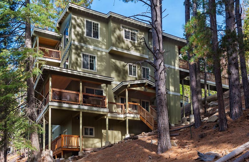 This house is one of the best airbnbs in Yosemite