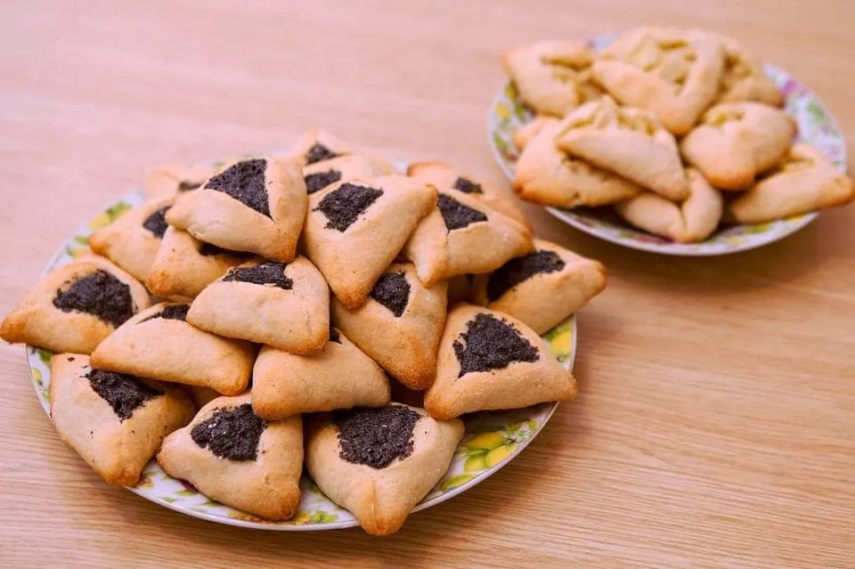 Hamantashen cookies are popular Israeli food
