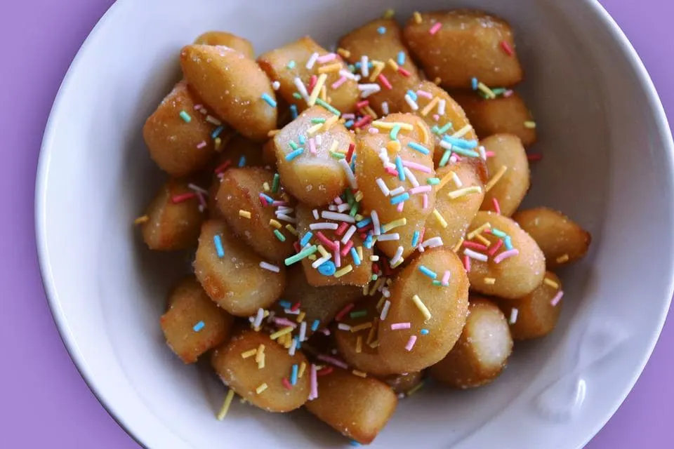 Struffoli honey balls are soem of the best Italian desserts in Italy 