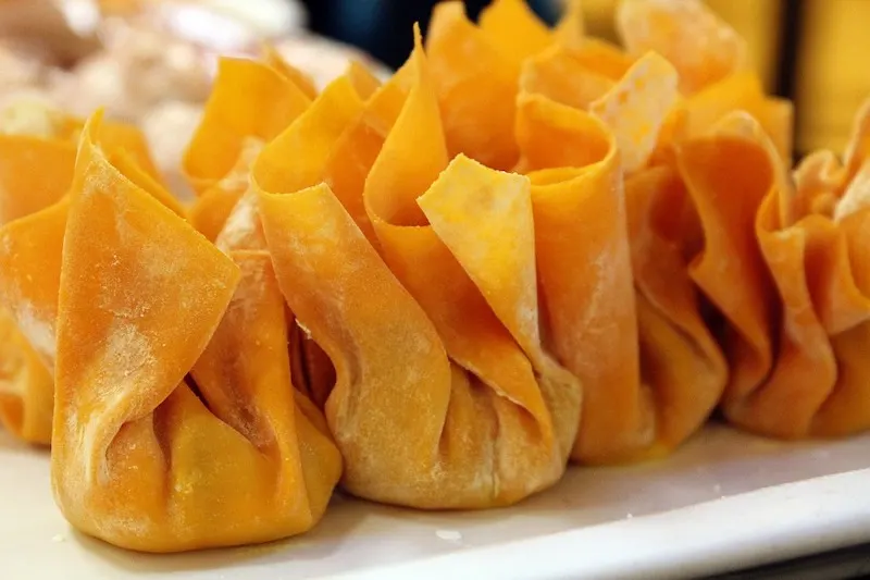 Best Fried Foods Around the World 3 Fried Chinnese dim sum dishes are some of the best fried foods in the world