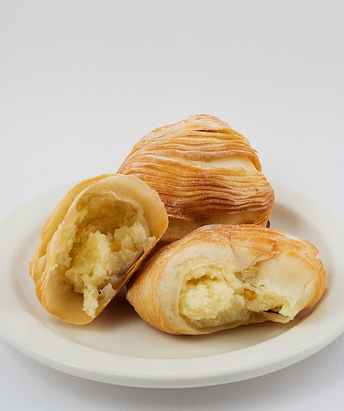 Sfogliatelle are popular Italain desserts in Italy