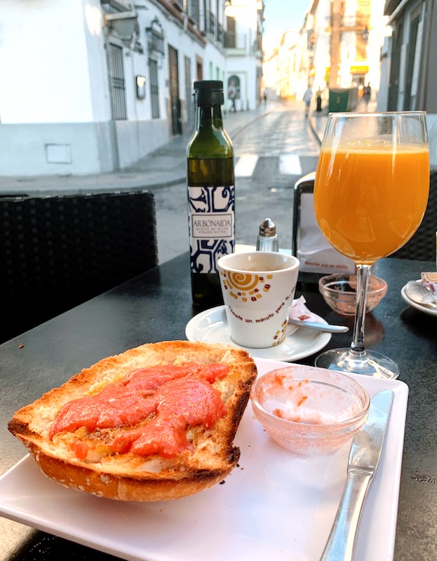 Tostada de tomate y aceite de oliva is one of the most traditional Spanish breakfasts in Spain 