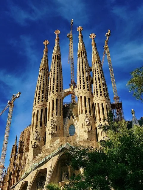 Sagrada Familia in Barcelona is a must visit when planning traveling a week in Spain 