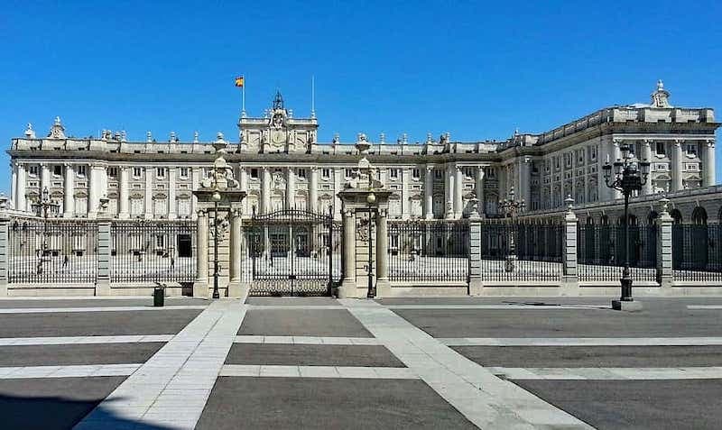 Touring teh Royal Palace in Madrid is one of the best experiences in Spain 