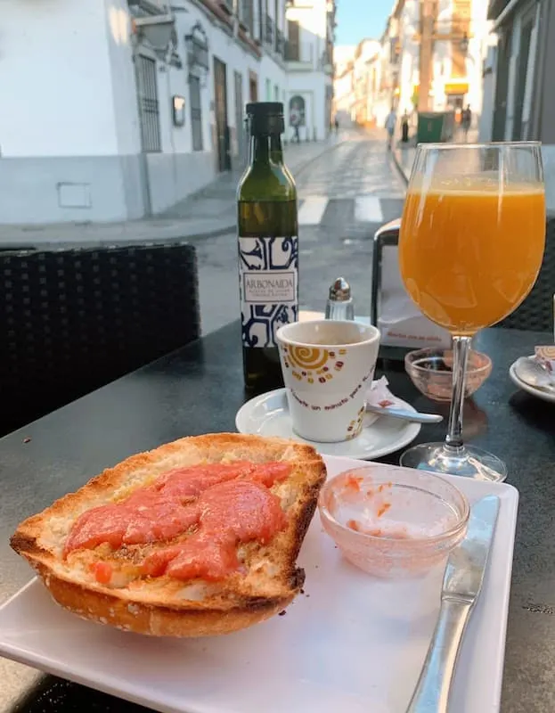 pan con tomates is one of the most famous Spanish tapas