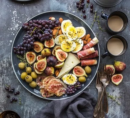 The Mediterranean food: The 30 Best Mediterranean dishes 1 The Mediterranean food breakfast table
