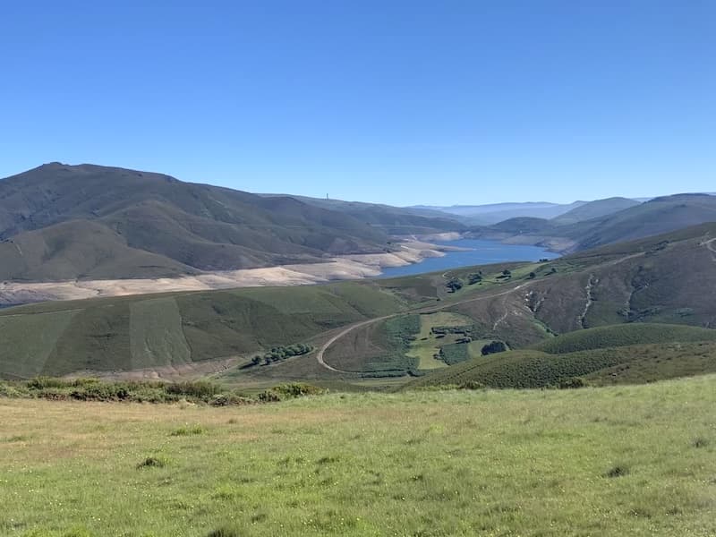 Embalse das Portas water reservoir is on teh Camino sanabres route in Galicia 