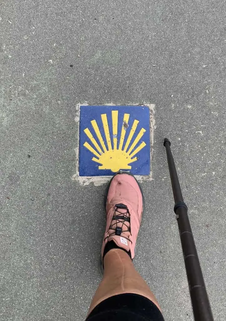 How long is Camino de Santiago? 1 How long is Camino de Santaigo km