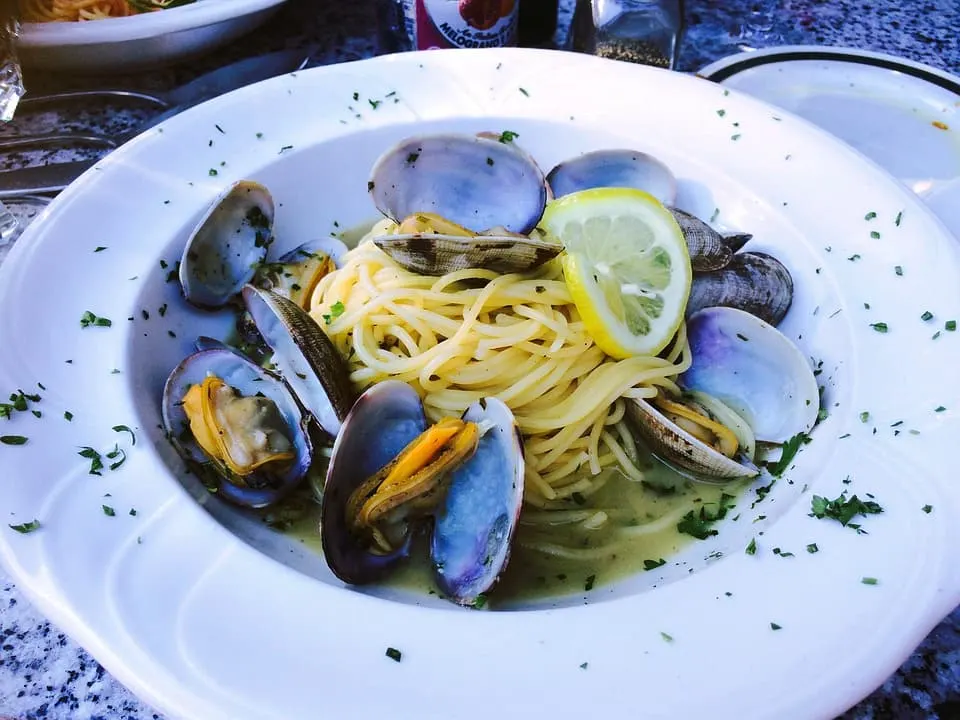 Best Food in Puglia: Must-try Puglia Dishes and Drinks 12 Linguine alle vongole dish is among the best food in Puglia