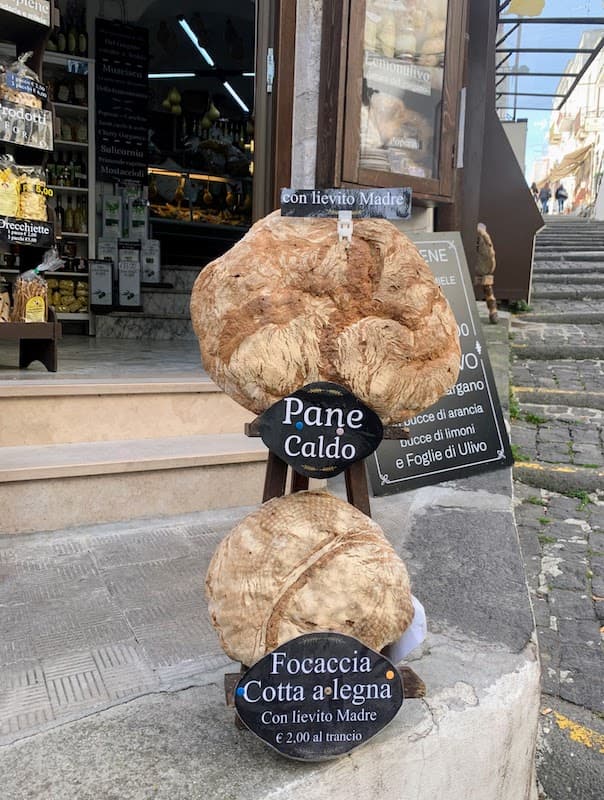 Pane di Altamura is among the best food in Puglia 