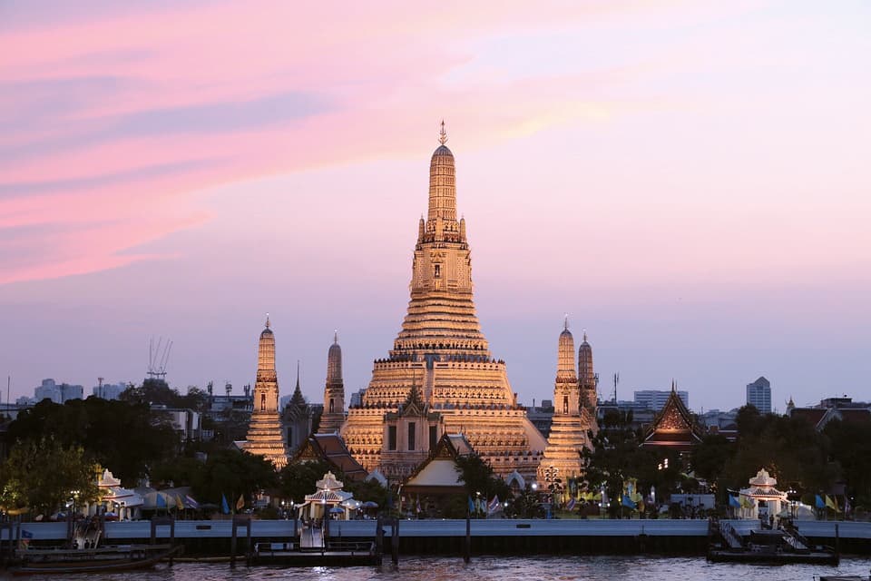 Viisting Wat Arun temple is one of the best things to do in Bangkok Thaialnd