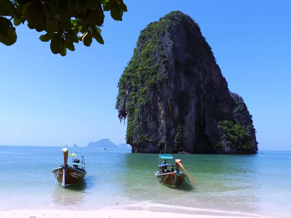 50 Things to Do in Thailand (Thailand Bucket List 2023) 1 Island hopping is among the best thinsg to do in Thailand