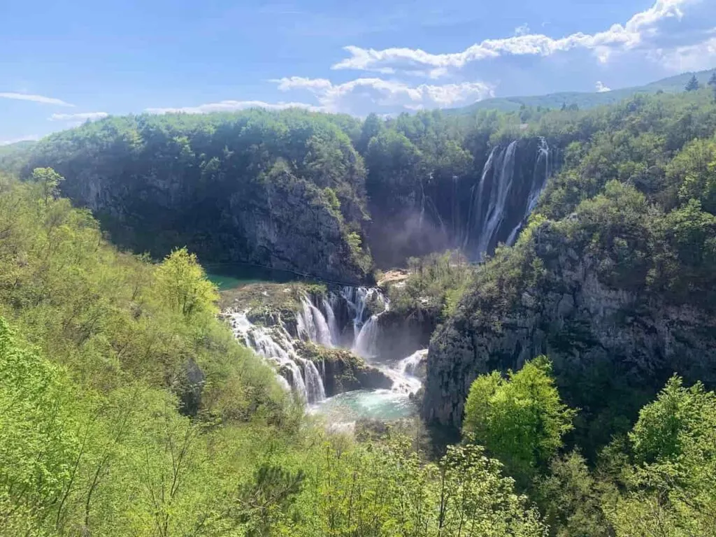 How to Visit Plitvice Lakes National Park (2023) 3 Visit Plitvice Lakes Waterfalls in Croatia
