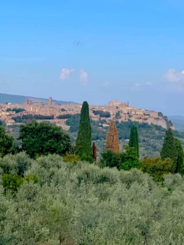 visiting beuatiful Orvieto is oen of the top things to do in Umbria Italy