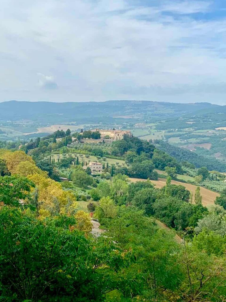 Road tripping the gorgous Umbrian countryside is one of the ebst things to do in Umbria Italy 