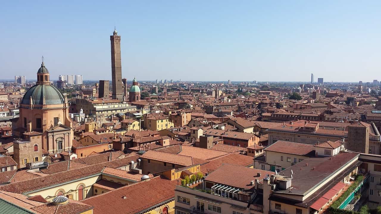Travel Guide to the Best things to do do in Bologna Italy