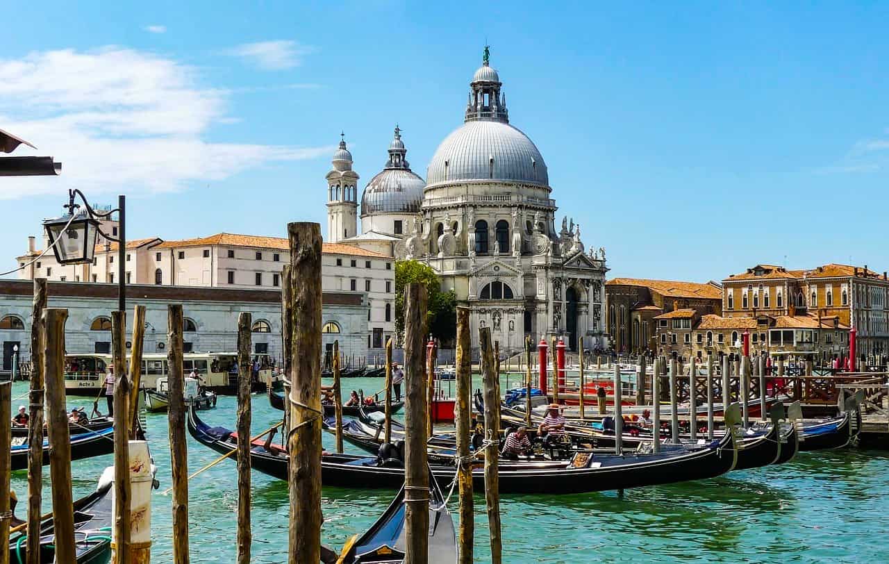 These Are the Best Places to Stay in Venice: Best Neighborhoods & Hotels to Stay in Venice!
