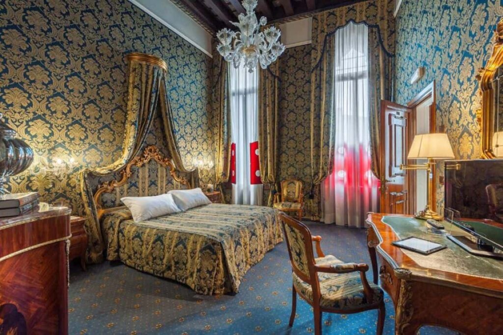 Al Ponte Antico Hotel in Venice . it is among the best hotels in Venice.