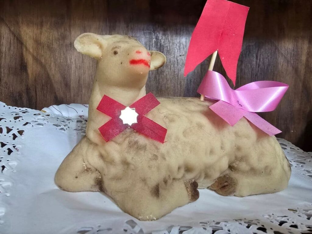 Pecorella di Pasqua Siciliana. It is one of the best traditional Sicilian desserts. 